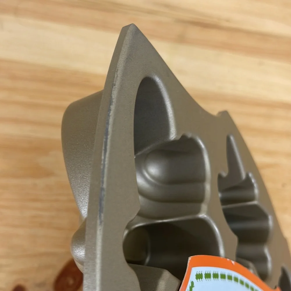 Williams Sonoma Nordic Ware cakelet pan